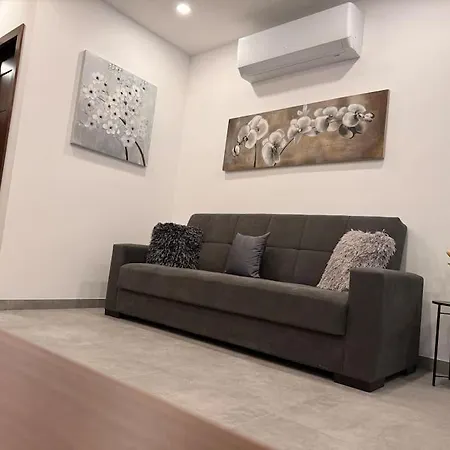 2 Which Is Luxurious Yet Affordable ! Apartamento *